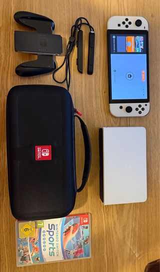 Nintendo Switch OLED bianco e nero