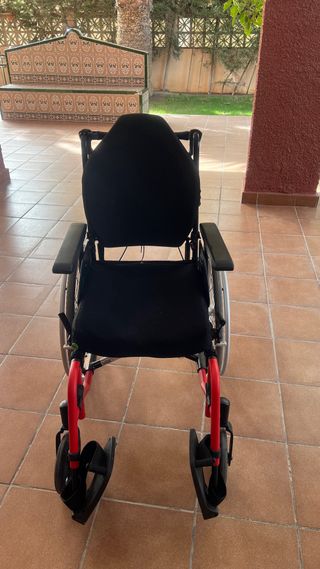 Se vende silla de ruedas con mejoras