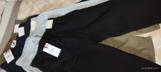Pantalones de chándal negros y verdes