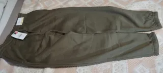 Pantalones de chándal negros y verdes