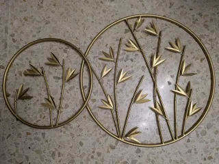 Decoración pared hojas doradas