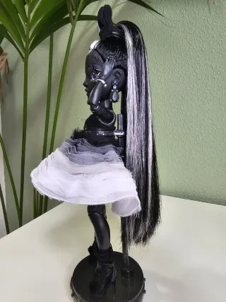 Rainbow High Shanelle Onyx Muñeca