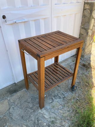 Mesa auxiliar de madera para BBQ con ruedas