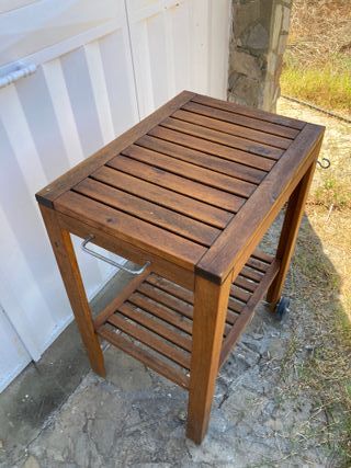 Mesa auxiliar de madera para BBQ con ruedas