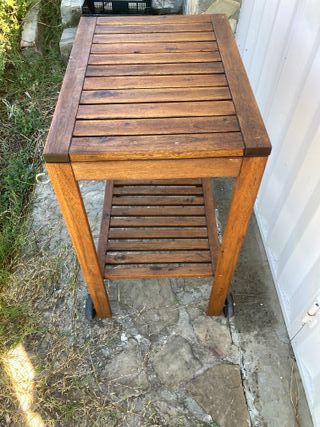 Mesa auxiliar de madera para BBQ con ruedas