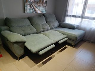 Sofá chaise longue  de tela gris  con motor