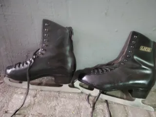 Patines de Hielo Negros. Talla 36