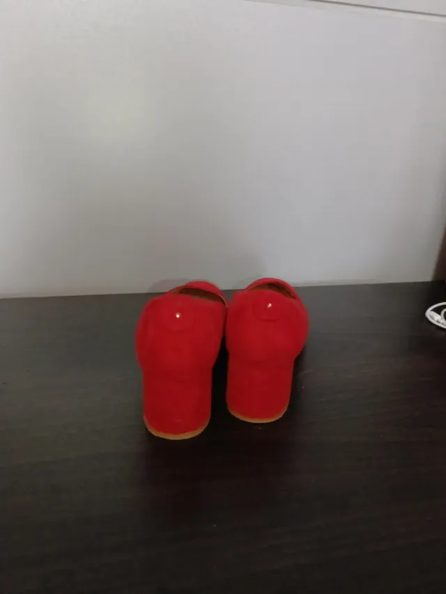 Zapatos de salón rojos tacón