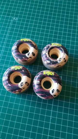 Skate completo Enjoi + ruedas Laplaza. Inf-Junior
