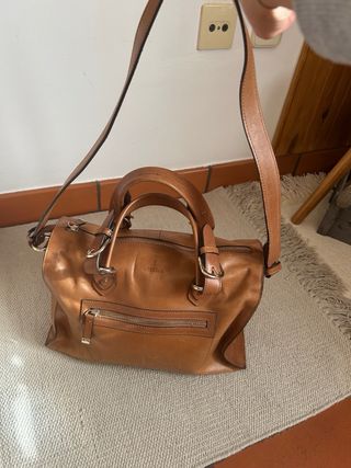 Bolso piel camel Uterqüe