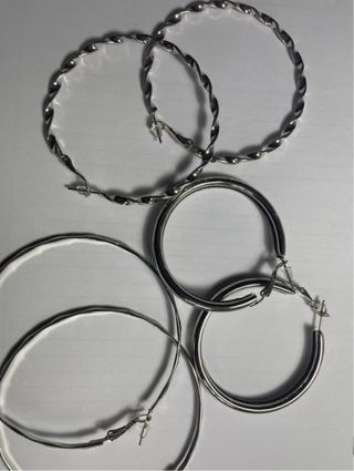Aros de acero inoxidable plateados