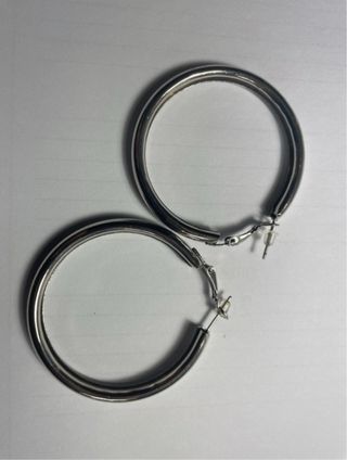 Aros de acero inoxidable plateados