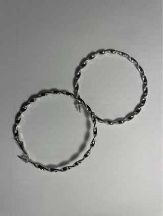 Aros de acero inoxidable plateados