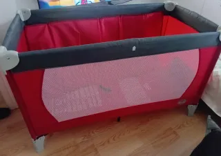 Cuna de viaje plegable roja