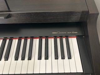Piano Eléctrico Yamaha Clavinova CLP-153SG