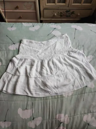Falda corta lunares blanca y negra