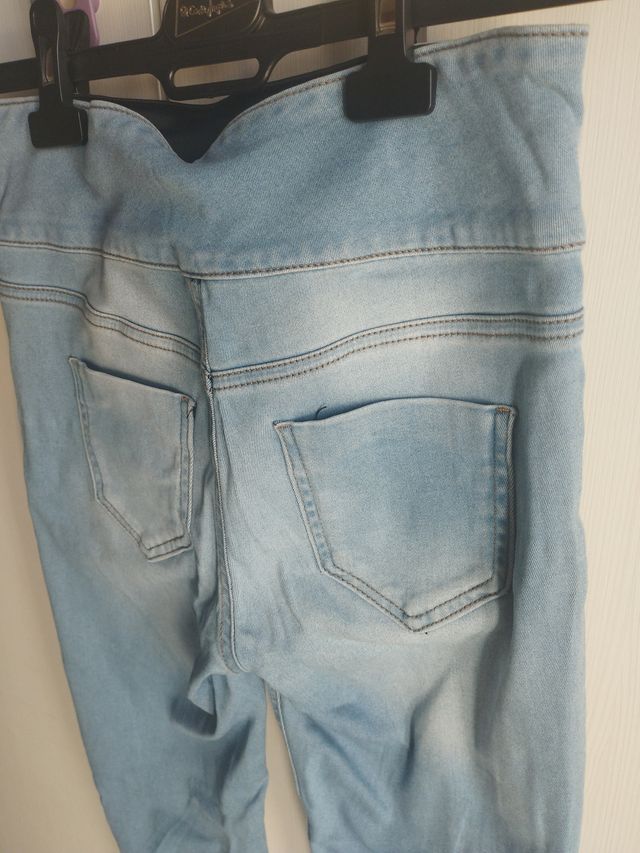 Pantalones vaqueros ajustados con cremallera