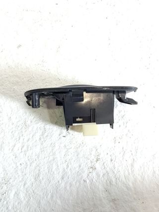 MANDO ELEVALUNAS DELANTERO DERECHO TOYOTA AVENSIS