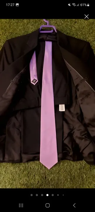 Traje Negro Zara Hombre con Corbata Rosa