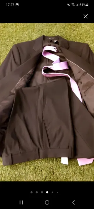 Traje Negro Zara Hombre con Corbata Rosa