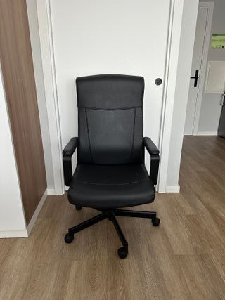 Silla de oficina giratoria negra