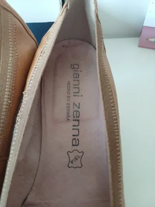 Zapatos tacón Gianni Zenna flor beige/marrón