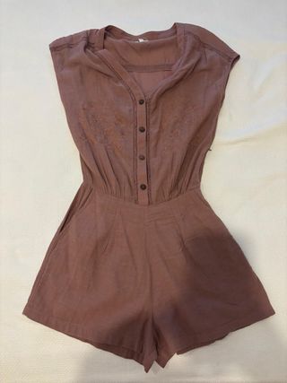 Mono corto marrón adolescente