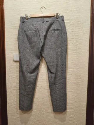 Pantalón cuadros bajo asimétrico