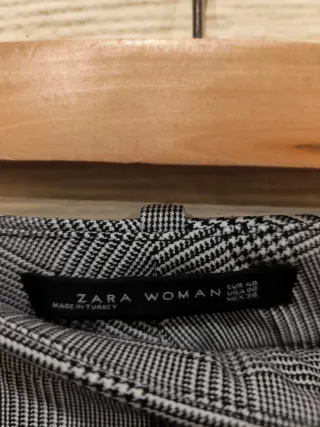 Pantalón cuadros bajo asimétrico