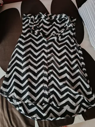 Blusa sin mangas con estampado zigzag