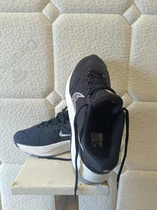 Zapatillas Nike Legend Essential Negras