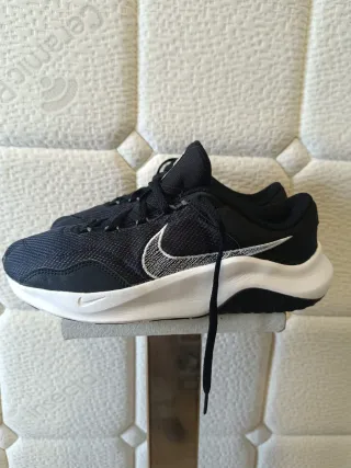 Zapatillas Nike Legend Essential Negras