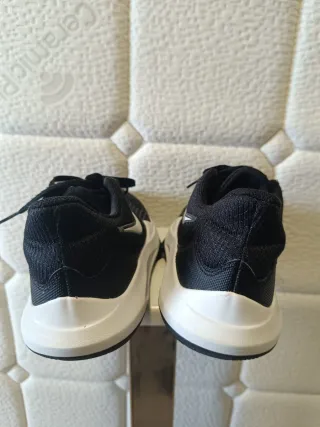 Zapatillas Nike Legend Essential Negras
