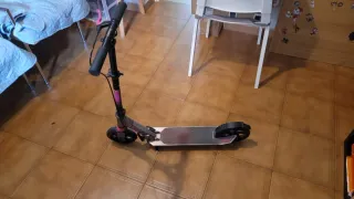 Patinete infantil rosa y negro