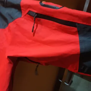 Chaqueta The North Face Roja y Gris