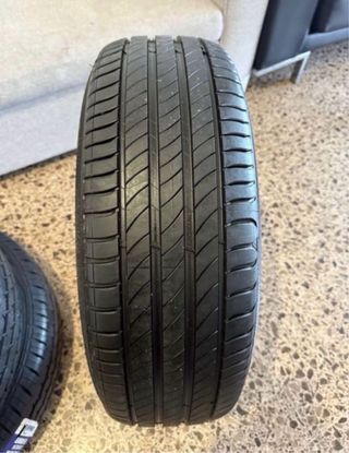 Neumático Michelin 215/60 R17 96H