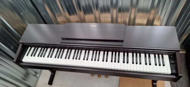 Yamaha Arius 144R piano digital