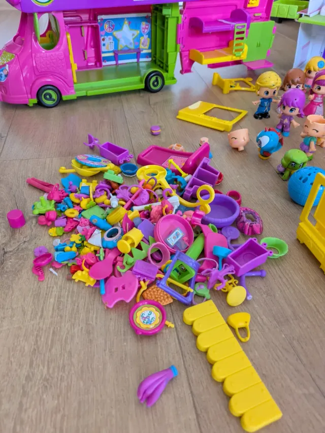 Lote de muñecas y accesorios Pin y Pon