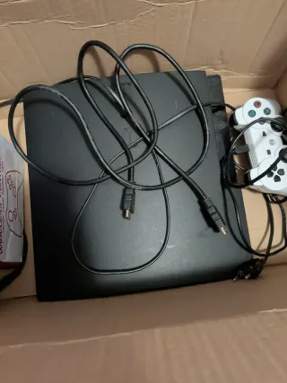 Consola Negra con Mando Blanco