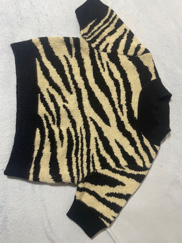 Sudadera crop estampado cebra