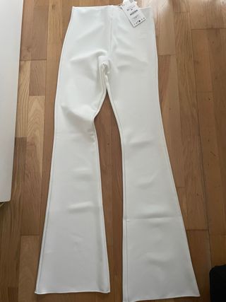 Pantalones Zara acampanados blancos talla M
