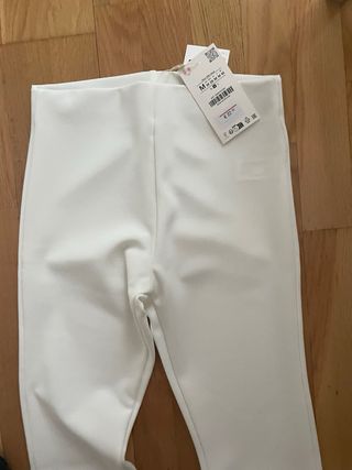 Pantalones Zara acampanados blancos talla M