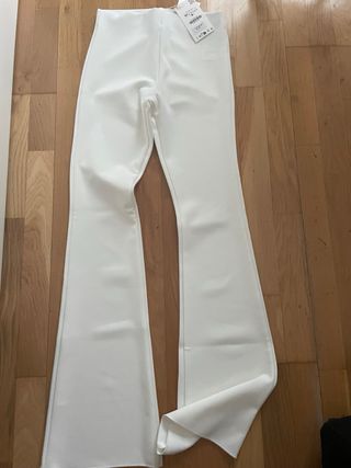 Pantalones Zara acampanados blancos talla M