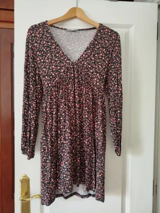 Vestido floral negro y rosa talla XS
