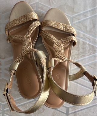 Sandalias Usaflex Beige y Doradas
