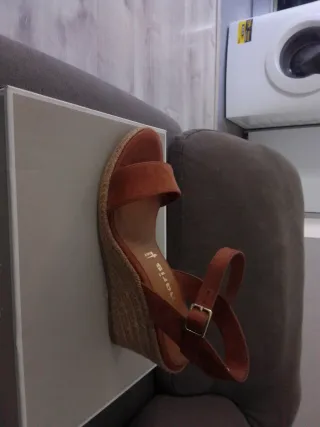 Sandalias cuña Tamaris naranja