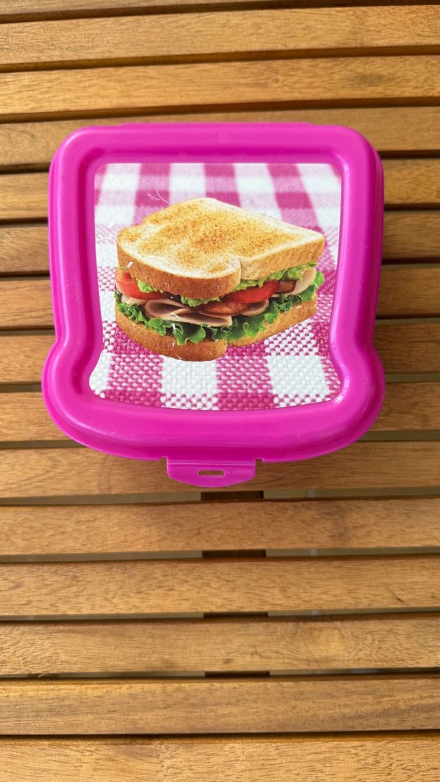 Sandwichera de plástico rosa