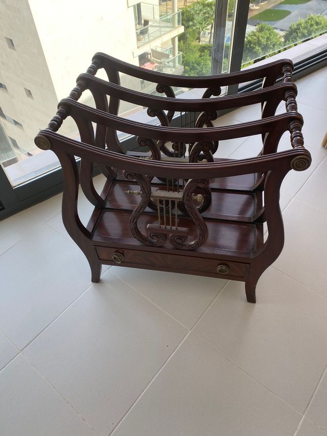 Revistero de salón con cajón, Francia