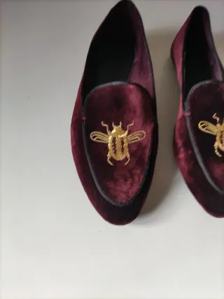 Bailarinas terciopelo morado con abeja dorada
