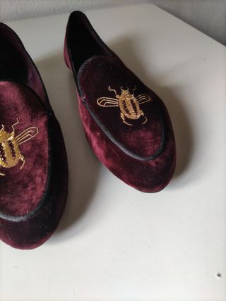 Bailarinas terciopelo morado con abeja dorada